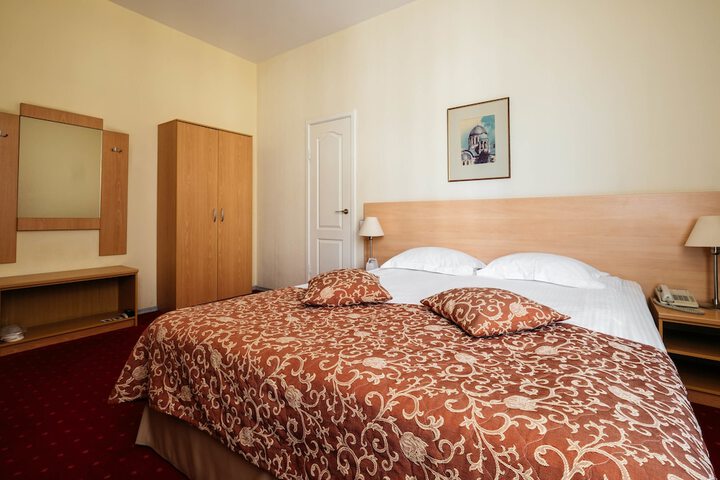 Room 14 of 64