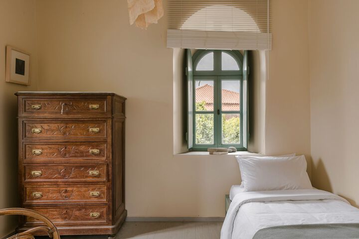 Room 27 of 31