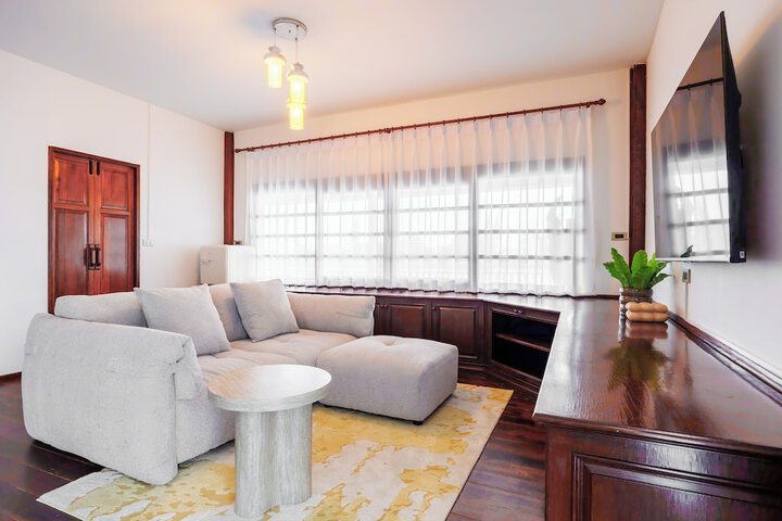 Room 4 of 38