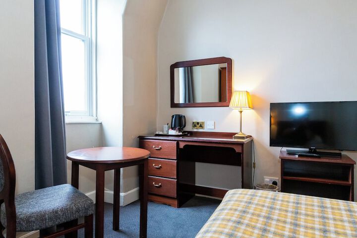 Room 42 of 101