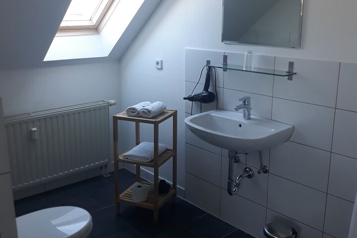 Room 8 of 28