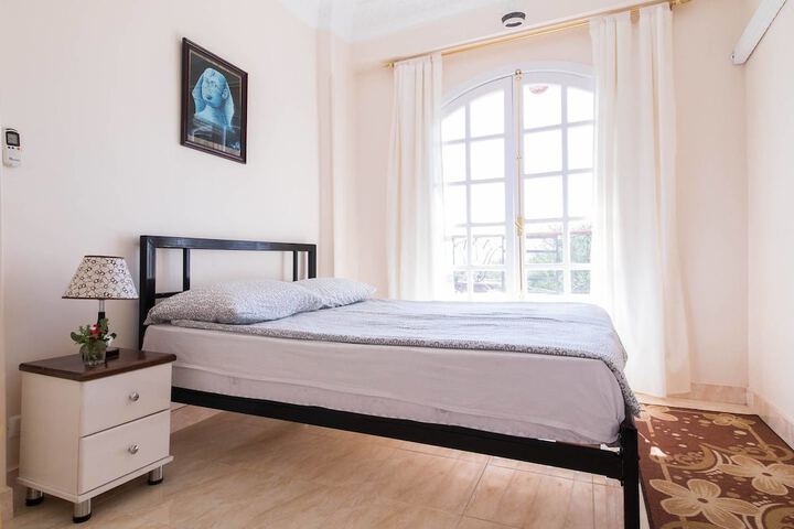 Room 9 of 23
