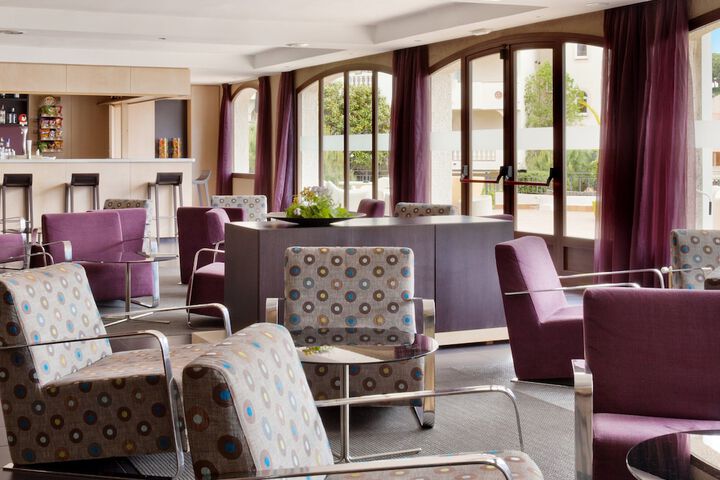 Hotel Interior 4 of 92