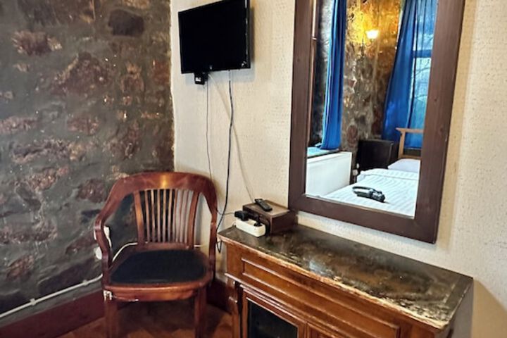 Room 5 of 43