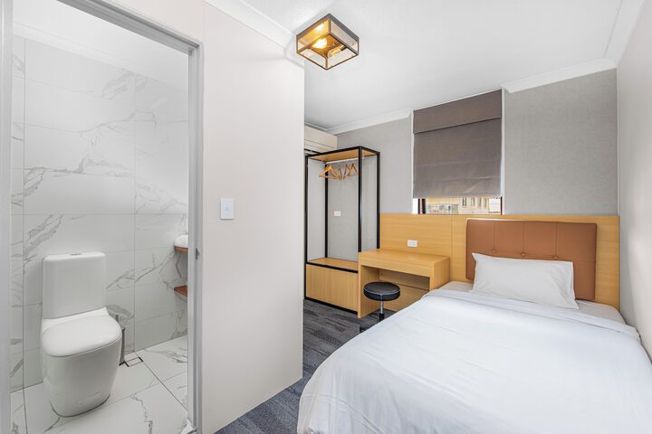 Room 8 of 47