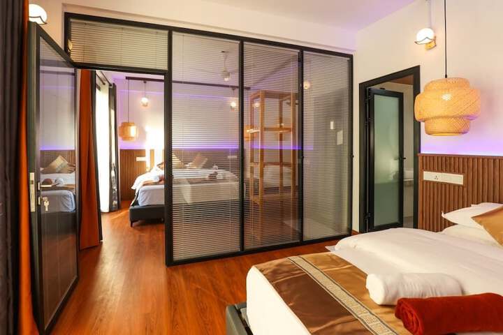 Room 12 of 20