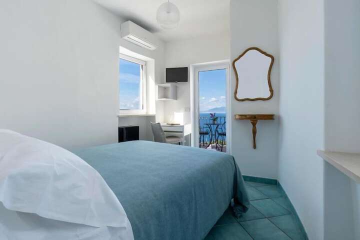 Room 7 of 20