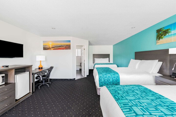 1 Queen Bed (3 of 25)