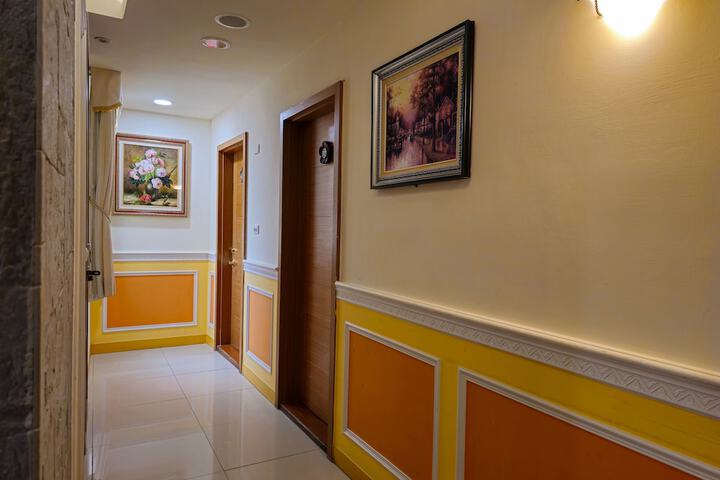Ballroom/Hall 63 of 81