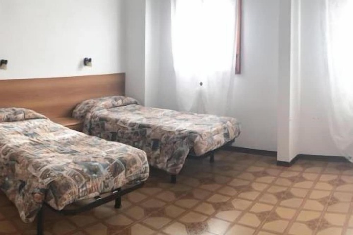 Room 10 of 32
