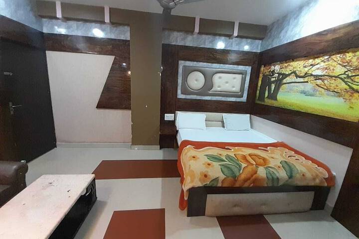 Room 11 of 28