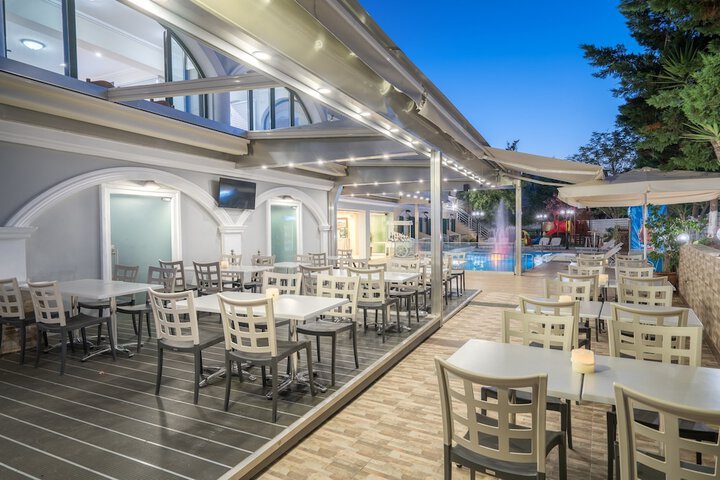Dining Photos