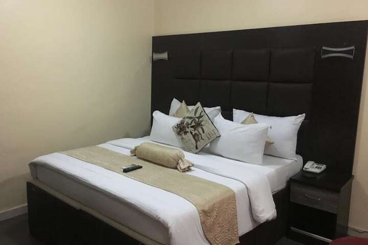 Room 12 of 22