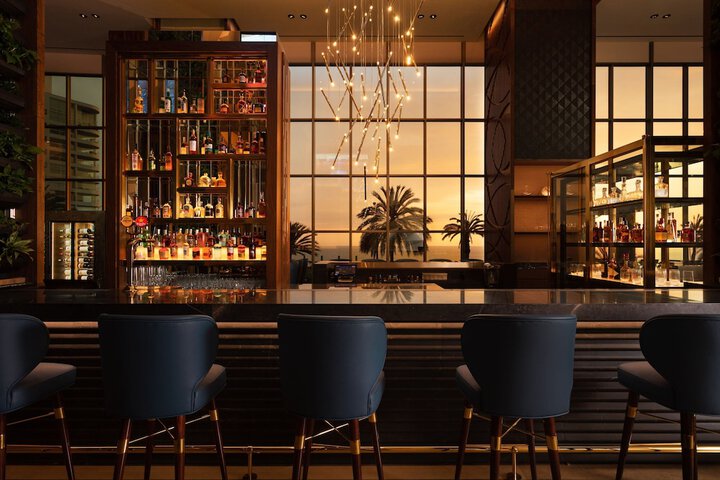 Lounge 126 of 196