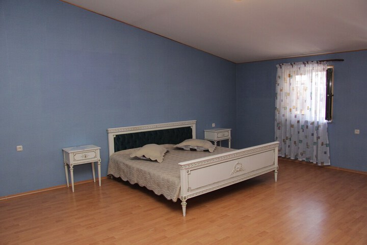 Room 22 of 36