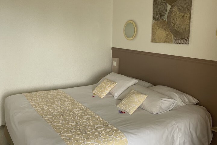 Room 4 of 48