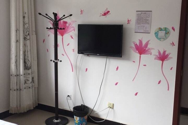 Room 5 of 9