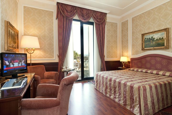 Room 10 of 96