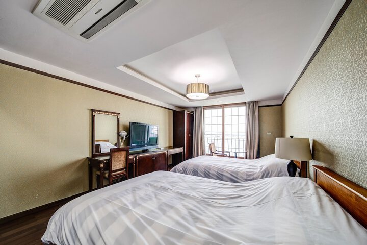 Room 10 of 39