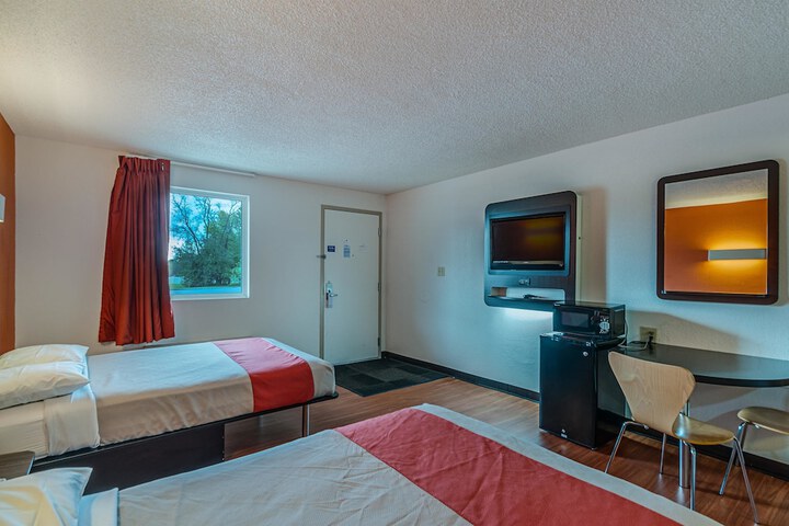 2 Double Beds (10 of 11)