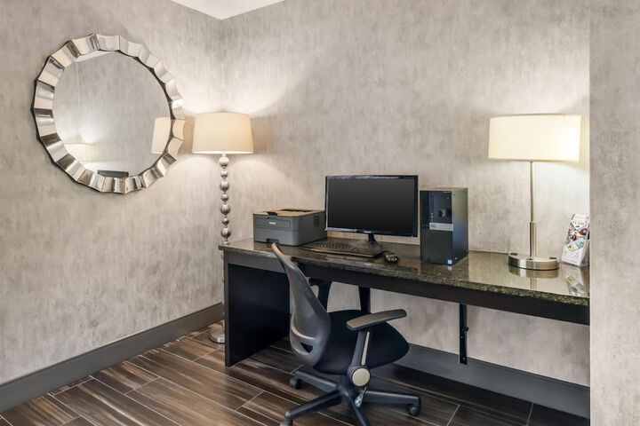 Business Center 32 of 35