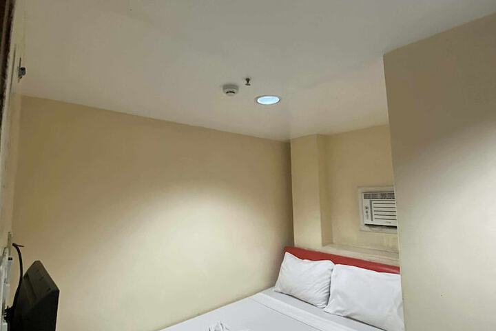 Room 11 of 16