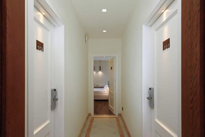 Room 3 of 116