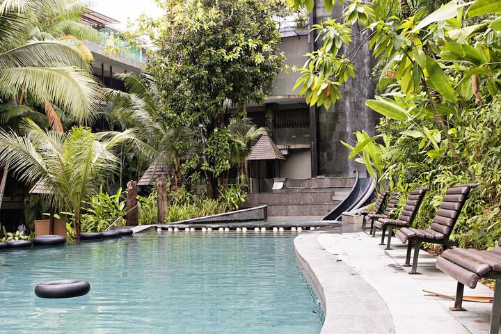 Hotel Pool