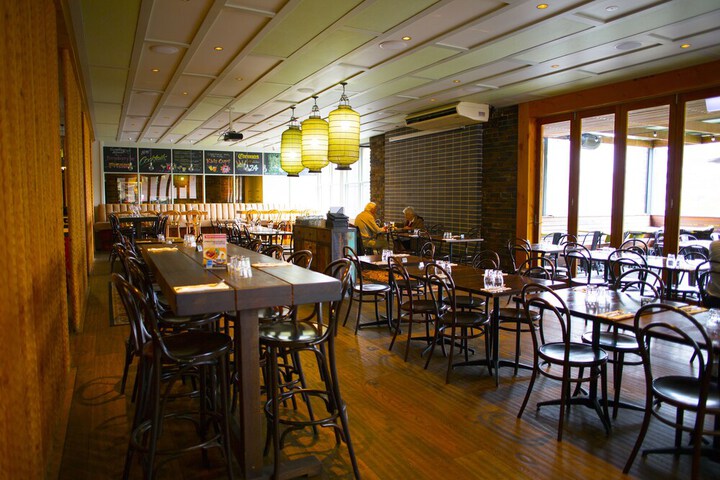 Dining 13 of 28