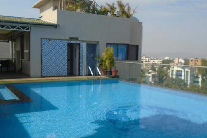 Hotel Pool