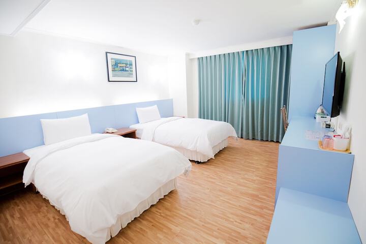 Room 14 of 48