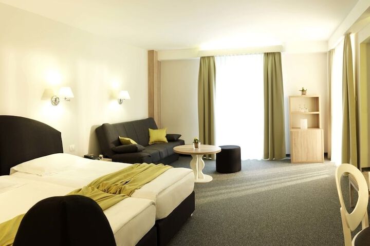 Room 4 of 39