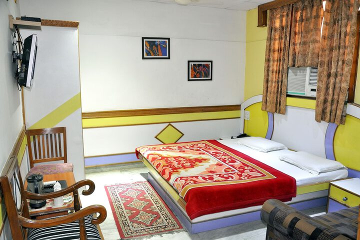 Room 10 of 27