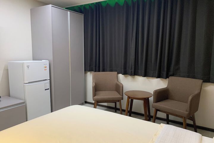 Room 6 of 60