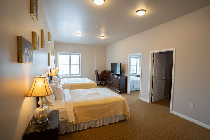 Deluxe King Bed (29 of 41)