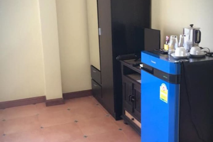 Room 9 of 14