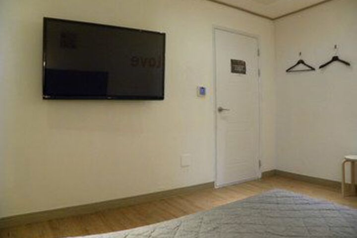 Room 9 of 53