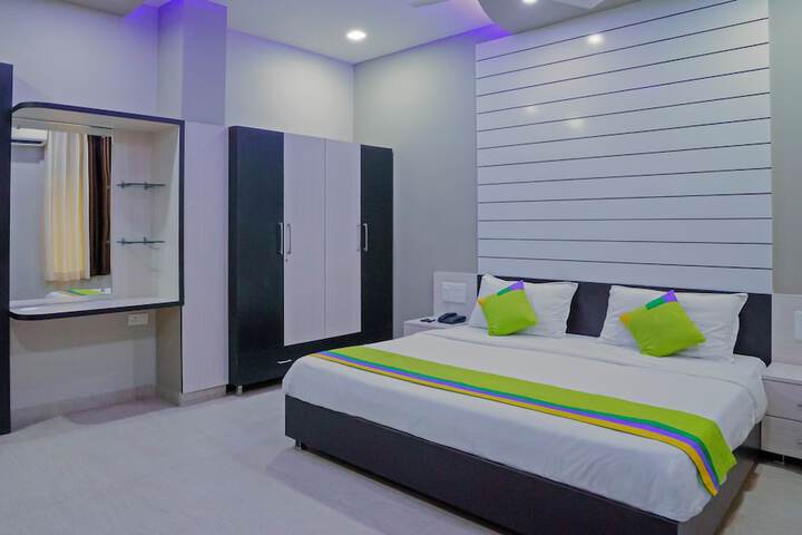 Room 9 of 19