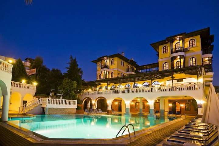 Pools & Facilities