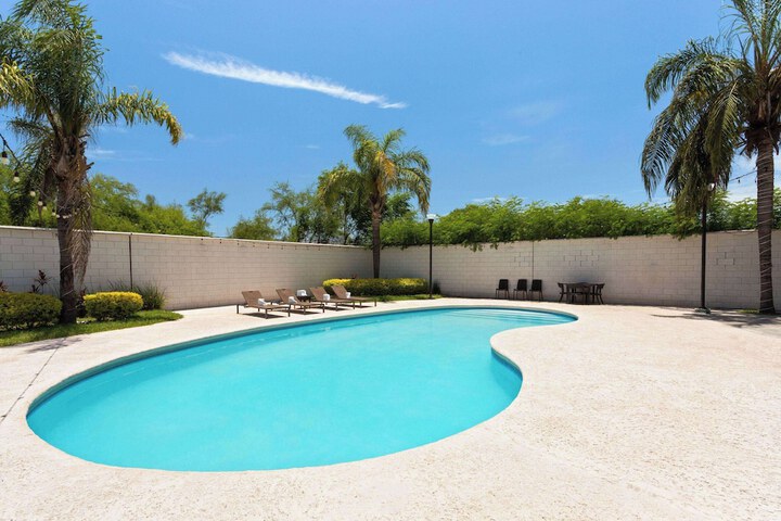 Hotel Pool