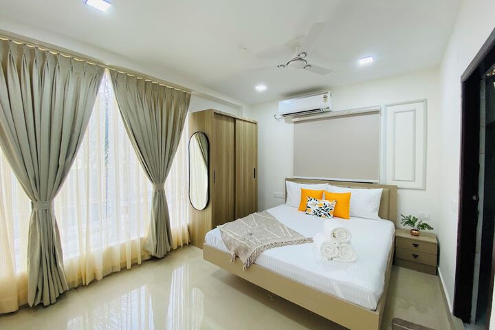 Room 5 of 10