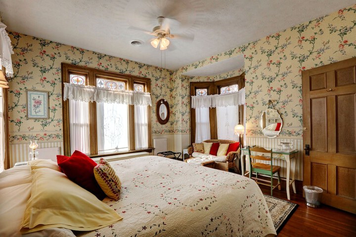 Room 27 of 46