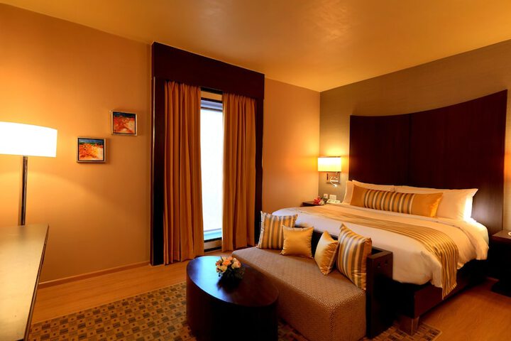 Room 6 of 33