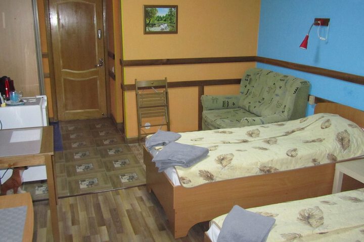 Room 8 of 93