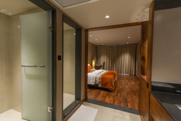 Room 5 of 33