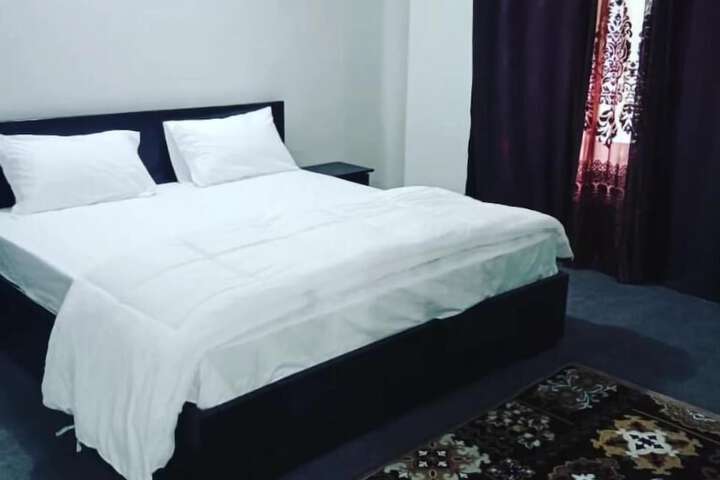 Room 4 of 10