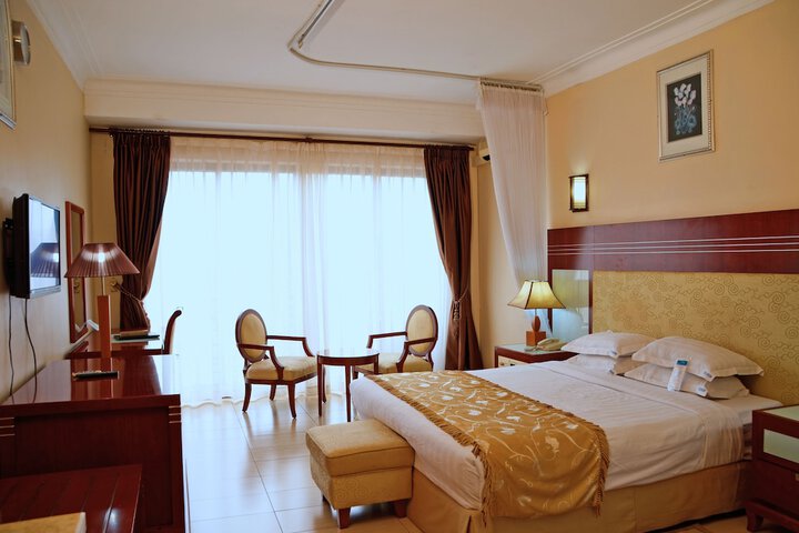 Room 6 of 30