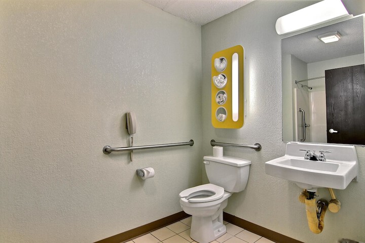 Deluxe Room 1 King Bed Jetted Tub (14 of 14)