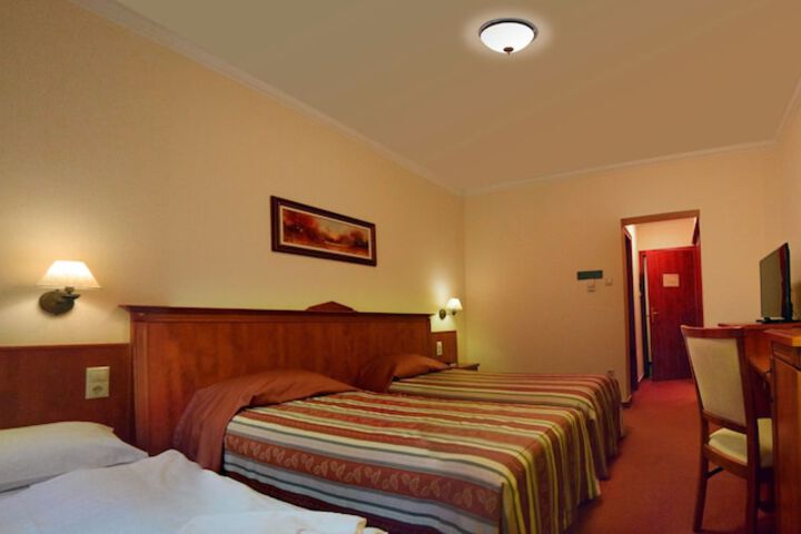 Room 11 of 42