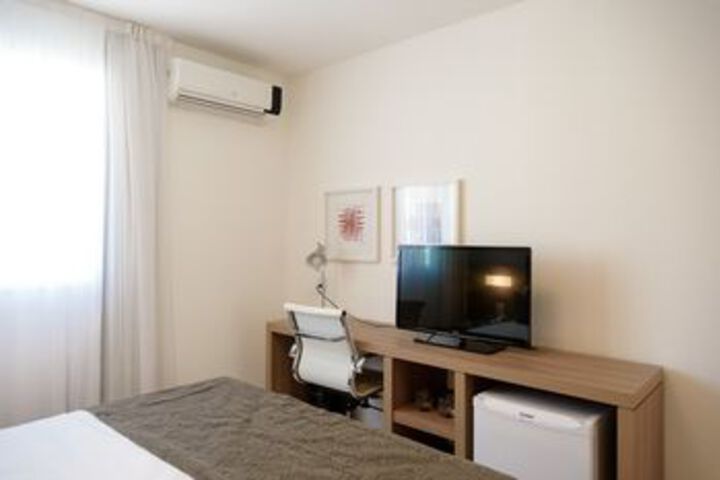Room 5 of 8